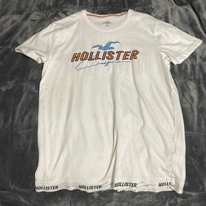 Men’s Hollister tee